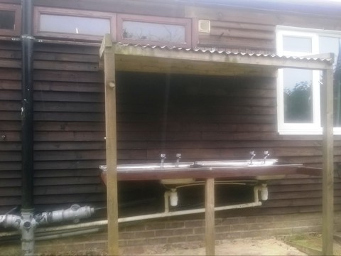The outdoor washing-up area